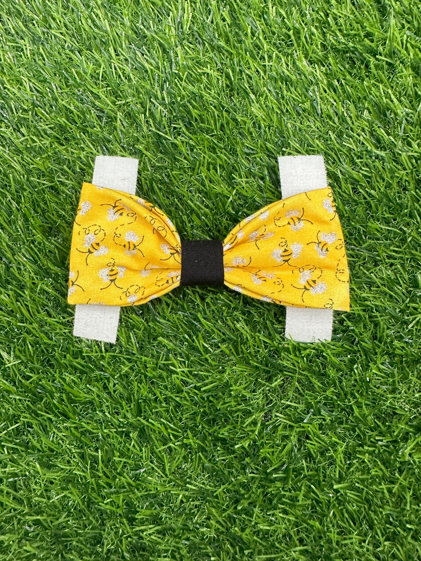 Busy Bumble Bees Bowtie