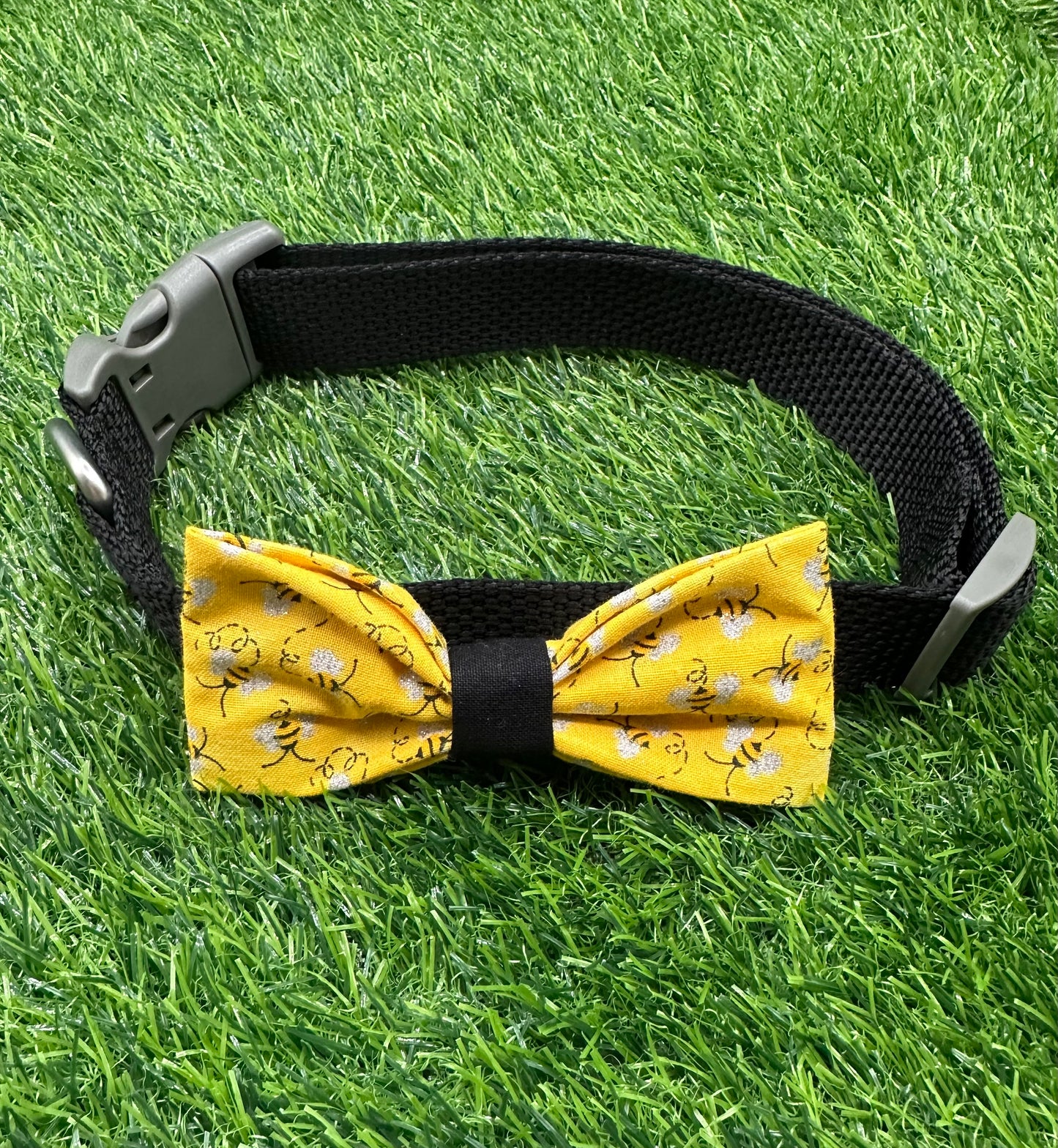 Busy Bumble Bees Bowtie